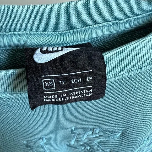 Nike Top in XS - Picture 6 of 7